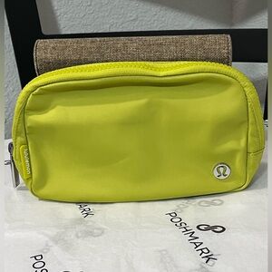 LULULEMON NWT AUTHENTIC Everywhere yellow serpentine crossbody & waistband